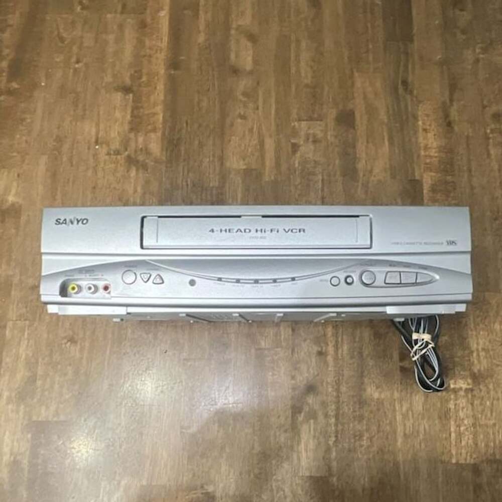 Sanyo VWM-950 4-Head Hi-Fi VCR Video Cassette Recorder Silver